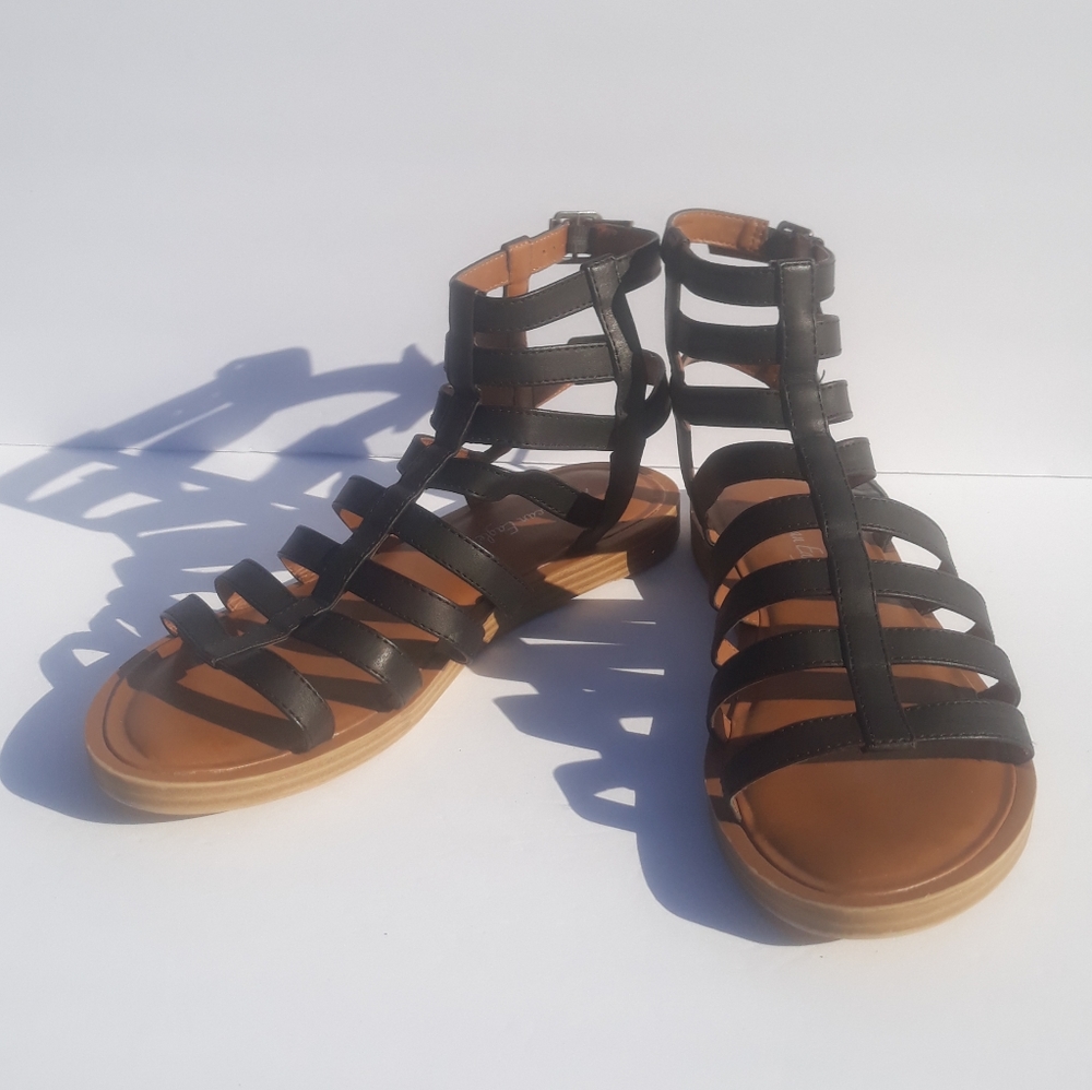 American Eagle Women's gladiator sandals.  Size 10.